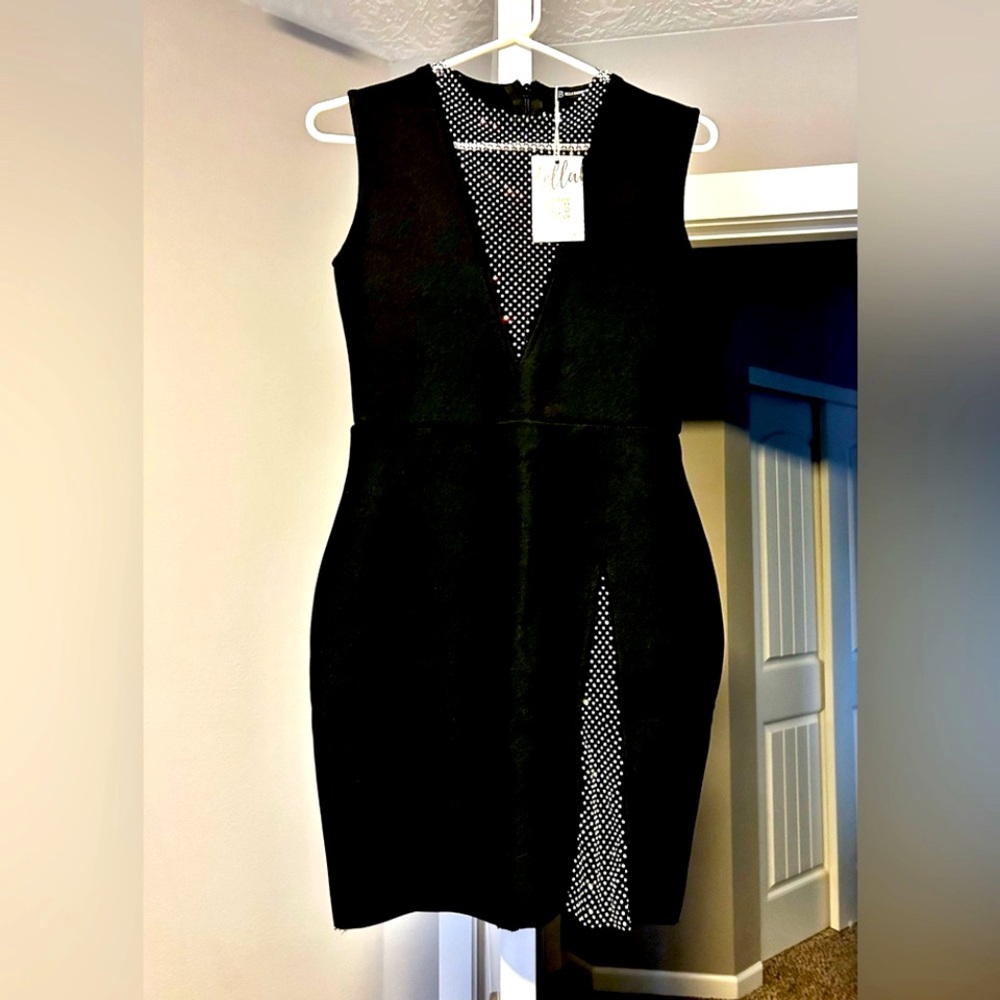 Chic Black Sleeveless Mini Dress